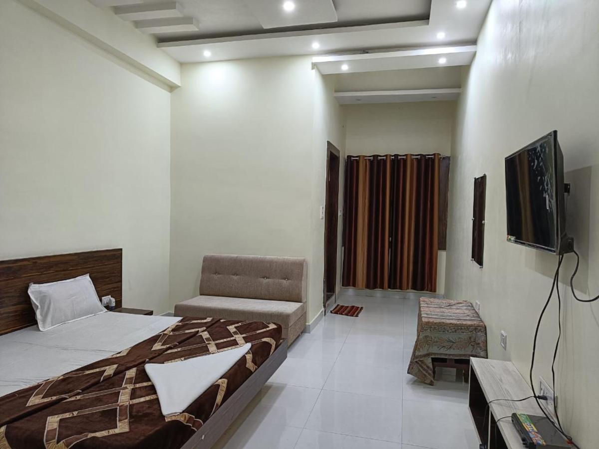 Hotel Parag Palace Dzsabalpur Kültér fotó