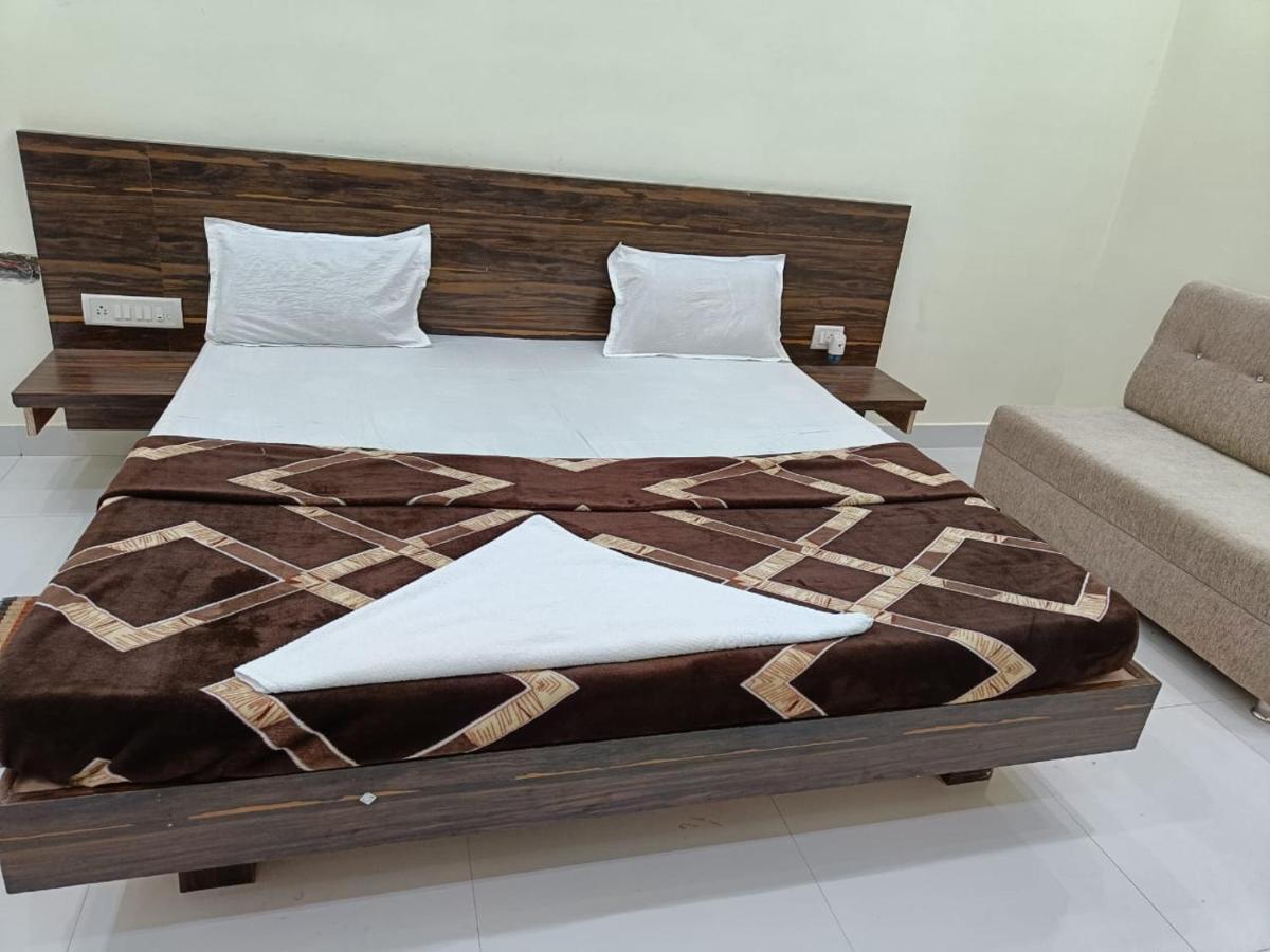 Hotel Parag Palace Dzsabalpur Kültér fotó